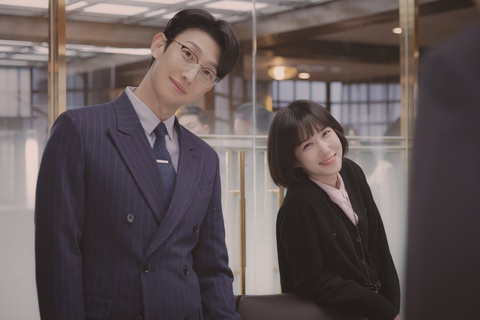 ‘Nữ luật sư kỳ lạ Woo Young Woo’ giúp Kang Ki Young tìm đúng vai cho sự nghiệp cất cánh - Ảnh 2. ‘Nữ luật sư kỳ lạ Woo Young Woo’ giúp Kang Ki Young tìm đúng vai cho sự nghiệp cất cánh - Ảnh 2.