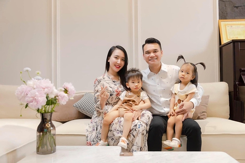 Ảnh vui sao Việt 31-8: Nghệ sĩ Xuân Hinh tạo dáng xì tin - Ảnh 2. Ảnh vui sao Việt 31-8: Nghệ sĩ Xuân Hinh tạo dáng xì tin - Ảnh 2.