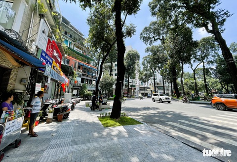 Hoàn thành cải tạo vỉa hè quanh hồ Con Rùa mừng 2-9 - Ảnh 2. Hoàn thành cải tạo vỉa hè quanh hồ Con Rùa mừng 2-9 - Ảnh 2.