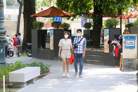 Hoàn thành cải tạo vỉa hè quanh hồ Con Rùa mừng 2-9 - Ảnh 1. Hoàn thành cải tạo vỉa hè quanh hồ Con Rùa mừng 2-9 - Ảnh 1.