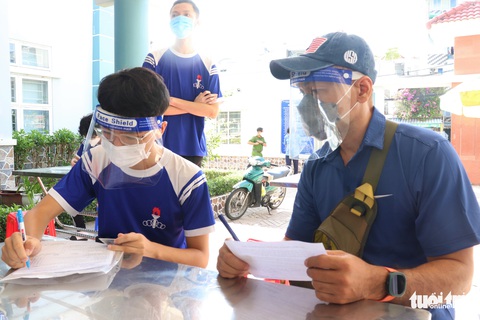 TP.HCM tiêm vắc xin xuyên lễ, kéo dài tháng cao điểm tiêm cho trẻ đến hết tháng 9 - Ảnh 1. TP.HCM tiêm vắc xin xuyên lễ, kéo dài tháng cao điểm tiêm cho trẻ đến hết tháng 9 - Ảnh 1.