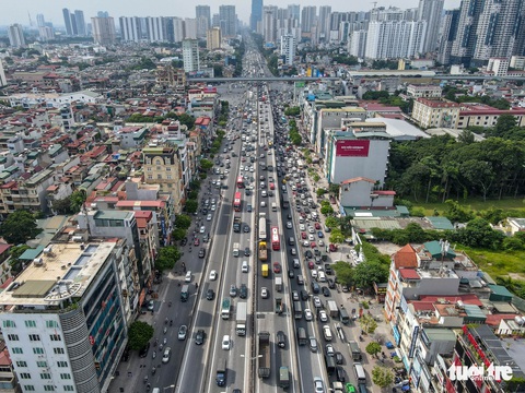 Nhiều tuyến đường Hà Nội ùn ứ kéo dài do người dân rủ nhau về quê - Ảnh 1. Nhiều tuyến đường Hà Nội ùn ứ kéo dài do người dân rủ nhau về quê - Ảnh 1.