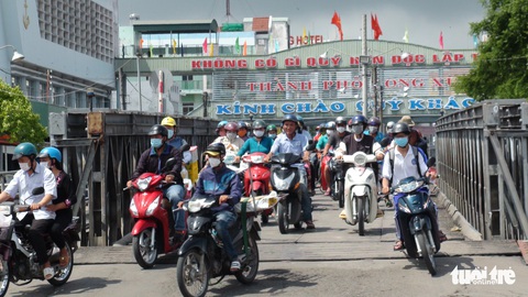 Phà An Giang tăng cường hết công suất đưa đón 70.000 lượt/ngày dịp 2-9 - Ảnh 2. Phà An Giang tăng cường hết công suất đưa đón 70.000 lượt/ngày dịp 2-9 - Ảnh 2.
