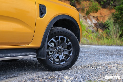 Đánh giá Ford Ranger Wildtrak 2023: Thu hẹp khác biệt với ‘xe con’ - Ảnh 12. Đánh giá Ford Ranger Wildtrak 2023: Thu hẹp khác biệt với ‘xe con’ - Ảnh 12.