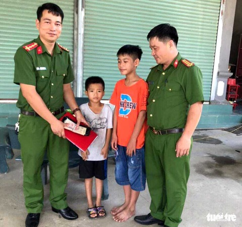 3 học sinh tiểu học nhặt được hơn 14 triệu đồng, trả lại người đánh rơi - Ảnh 1. 3 học sinh tiểu học nhặt được hơn 14 triệu đồng, trả lại người đánh rơi - Ảnh 1.