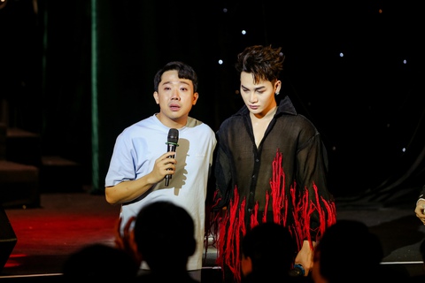 Trấn Thành nức nở, Trúc Nhân ‘nhại’ Sơn Tùng vì MV mới của Ali Hoàng Dương - Ảnh 2. Trấn Thành nức nở, Trúc Nhân ‘nhại’ Sơn Tùng vì MV mới của Ali Hoàng Dương - Ảnh 2.