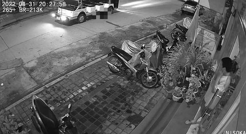 Bé gái băng qua đường bị xe điện du lịch tại Sa Pa tông chết - Ảnh 2. Bé gái băng qua đường bị xe điện du lịch tại Sa Pa tông chết - Ảnh 2.