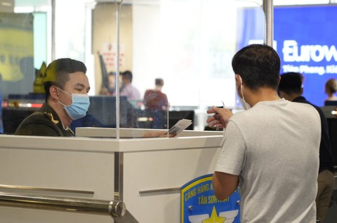 Sân bay Tân Sơn Nhất trước ngày lễ có gì lạ mắt? - Ảnh 6. Sân bay Tân Sơn Nhất trước ngày lễ có gì lạ mắt? - Ảnh 6.