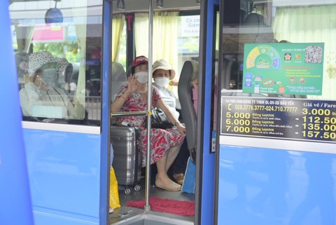 Sân bay Tân Sơn Nhất trước ngày lễ có gì lạ mắt? - Ảnh 10. Sân bay Tân Sơn Nhất trước ngày lễ có gì lạ mắt? - Ảnh 10.
