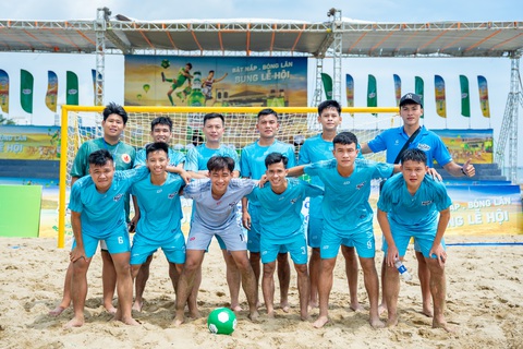 Sôi động lễ hội bóng đá biển Huda ở Cửa Lò - Nghệ An - Ảnh 3. Sôi động lễ hội bóng đá biển Huda ở Cửa Lò - Nghệ An - Ảnh 3.