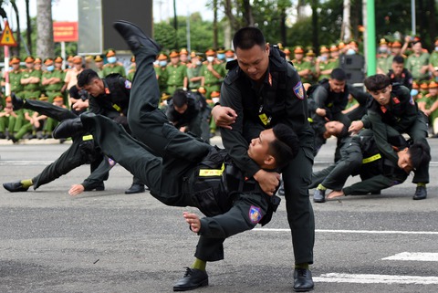 Bình Phước thành lập Trung đoàn Cảnh sát cơ động dự bị chiến đấu - Ảnh 1. Bình Phước thành lập Trung đoàn Cảnh sát cơ động dự bị chiến đấu - Ảnh 1.