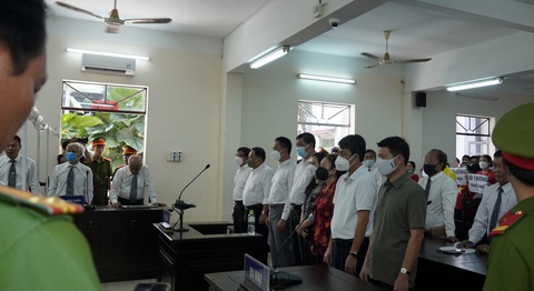 Hai cựu lãnh đạo TP Vũng Tàu cùng lãnh 18 tháng tù treo - Ảnh 2. Hai cựu lãnh đạo TP Vũng Tàu cùng lãnh 18 tháng tù treo - Ảnh 2.