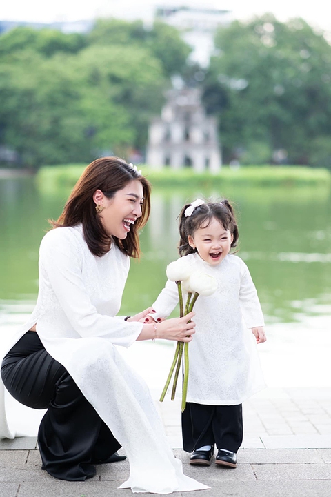 Ảnh vui sao Việt 4-8: Quang Thắng rủ Vân Dung ‘không chê anh nghèo, lên xe anh đèo’ - Ảnh 7. Ảnh vui sao Việt 4-8: Quang Thắng rủ Vân Dung ‘không chê anh nghèo, lên xe anh đèo’ - Ảnh 7.
