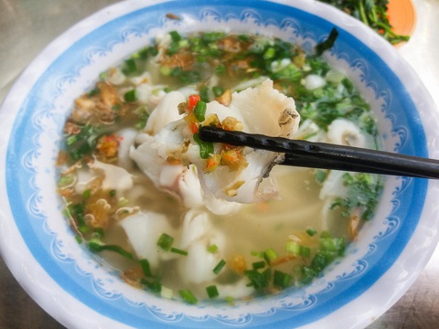 Bánh canh cá lóc Sài Gòn, hương đồng gió nội nóng, ngon nghẹn ngào - Ảnh 1. Bánh canh cá lóc Sài Gòn, hương đồng gió nội nóng, ngon nghẹn ngào - Ảnh 1.