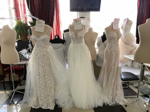 Bất chấp chiến tranh, công nghiệp áo cưới của Ukraine vẫn phát triển - Ảnh 1. Bất chấp chiến tranh, công nghiệp áo cưới của Ukraine vẫn phát triển - Ảnh 1.