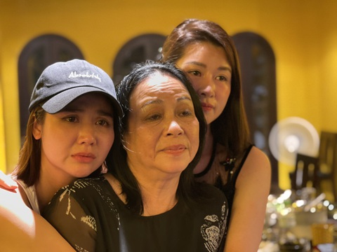 Phan Minh Huyền rủ rê gia đình ‘Thương ngày nắng về’ tụ tập xem tập kết phim - Ảnh 3. Phan Minh Huyền rủ rê gia đình ‘Thương ngày nắng về’ tụ tập xem tập kết phim - Ảnh 3.