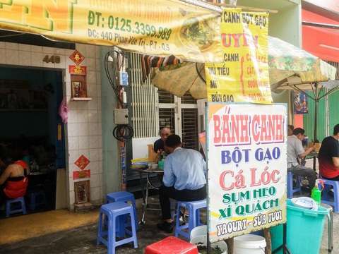 Bánh canh cá lóc Sài Gòn, hương đồng gió nội nóng, ngon nghẹn ngào - Ảnh 4. Bánh canh cá lóc Sài Gòn, hương đồng gió nội nóng, ngon nghẹn ngào - Ảnh 4.