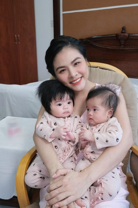 Các nhóc tì nhà sao Việt ‘căng như dây đàn’ khi chụp ảnh thẻ - Ảnh 8. Các nhóc tì nhà sao Việt ‘căng như dây đàn’ khi chụp ảnh thẻ - Ảnh 8.