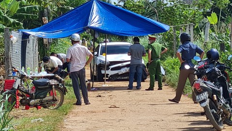Khởi tố và bắt tài xế xe hơi tông xe máy khiến 2 người chết - Ảnh 2. Khởi tố và bắt tài xế xe hơi tông xe máy khiến 2 người chết - Ảnh 2.