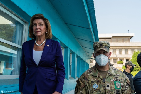 Bà Pelosi đến khu phi quân sự liên Triều Bàn Môn Điếm - Ảnh 2. Bà Pelosi đến khu phi quân sự liên Triều Bàn Môn Điếm - Ảnh 2.