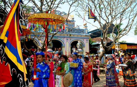 Lễ hội chùa Bà - cảng thị Nước Mặn được công nhận di sản văn hóa phi vật thể quốc gia - Ảnh 1. Lễ hội chùa Bà - cảng thị Nước Mặn được công nhận di sản văn hóa phi vật thể quốc gia - Ảnh 1.