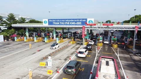 Nhiều lái xe bức xúc vì bị mất phí khi nạp tiền vào tài khoản thu phí không dừng ETC - Ảnh 1. Nhiều lái xe bức xúc vì bị mất phí khi nạp tiền vào tài khoản thu phí không dừng ETC - Ảnh 1.