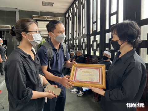 Truy tặng danh hiệu Bạn đồng hành quanh tôi cho 3 chiến sĩ phòng cháy chữa cháy hy sinh - Ảnh 3. Truy tặng danh hiệu Bạn đồng hành quanh tôi cho 3 chiến sĩ phòng cháy chữa cháy hy sinh - Ảnh 3.