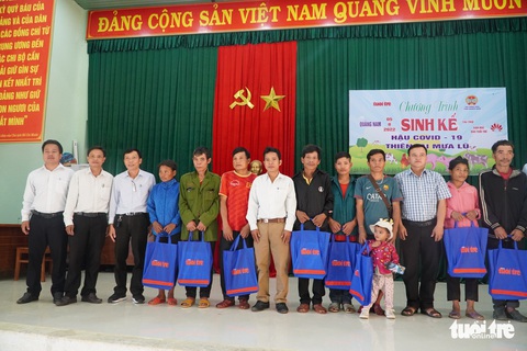 Hậu COVID-19, mưa lũ, nông dân mừng vui nhận bò giống về nhà nuôi - Ảnh 4. Hậu COVID-19, mưa lũ, nông dân mừng vui nhận bò giống về nhà nuôi - Ảnh 4.