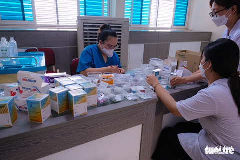 Hoàn thành đấu thầu mua thuốc tập trung quốc gia, giá thuốc giảm trên 1.300 tỉ đồng - Ảnh 1. Hoàn thành đấu thầu mua thuốc tập trung quốc gia, giá thuốc giảm trên 1.300 tỉ đồng - Ảnh 1.