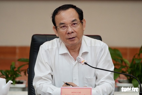 Bí thư Nguyễn Văn Nên: ‘Người dân bệnh, bác sĩ lo, bác sĩ không khỏe thì ai lo? - Ảnh 2. Bí thư Nguyễn Văn Nên: ‘Người dân bệnh, bác sĩ lo, bác sĩ không khỏe thì ai lo? - Ảnh 2.