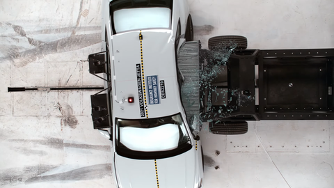 Thử nghiệm va chạm bên hông mới: Honda Accord, Toyota Camry từ tốt xuống yếu kém - Ảnh 1. Thử nghiệm va chạm bên hông mới: Honda Accord, Toyota Camry từ tốt xuống yếu kém - Ảnh 1.