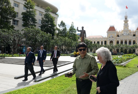 Cựu thủ tướng Israel thăm các di tích ở Sài Gòn - Ảnh 4. Cựu thủ tướng Israel thăm các di tích ở Sài Gòn - Ảnh 4.