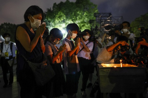 Nhật kỷ niệm 77 năm thảm họa bom hạt nhân ở Hiroshima - Ảnh 7. Nhật kỷ niệm 77 năm thảm họa bom hạt nhân ở Hiroshima - Ảnh 7.