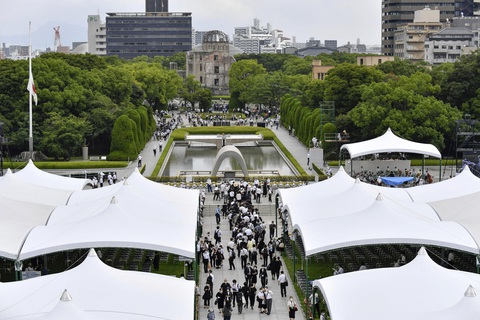 Nhật kỷ niệm 77 năm thảm họa bom hạt nhân ở Hiroshima - Ảnh 6. Nhật kỷ niệm 77 năm thảm họa bom hạt nhân ở Hiroshima - Ảnh 6.