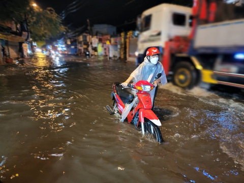 Thời tiết hôm nay 6-8: Cả nước tiếp tục mưa to, thêm áp thấp sắp hình thành - Ảnh 1. Thời tiết hôm nay 6-8: Cả nước tiếp tục mưa to, thêm áp thấp sắp hình thành - Ảnh 1.