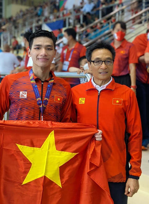 Kình ngư Nguyễn Hữu Kim Sơn chọn ĐH Duy Tân làm bến đỗ - Ảnh 2. Kình ngư Nguyễn Hữu Kim Sơn chọn ĐH Duy Tân làm bến đỗ - Ảnh 2.