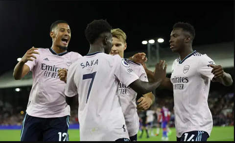 Arsenal thắng trận ra quân Premier League - Ảnh 1. Arsenal thắng trận ra quân Premier League - Ảnh 1.