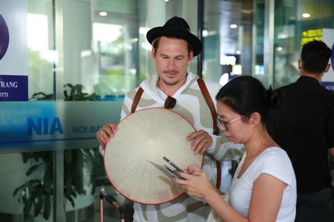 Phim Brad Pitt đứng đầu phòng vé Mỹ, Dân chơi không sợ con rơi dẫn đầu ở Việt Nam - Ảnh 4. Phim Brad Pitt đứng đầu phòng vé Mỹ, Dân chơi không sợ con rơi dẫn đầu ở Việt Nam - Ảnh 4.