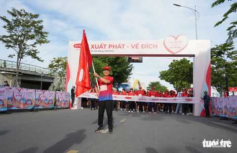 Lan tỏa yêu thương với những bước chạy Dai-ichi Life ở Đà Nẵng - Ảnh 2. Lan tỏa yêu thương với những bước chạy Dai-ichi Life ở Đà Nẵng - Ảnh 2.