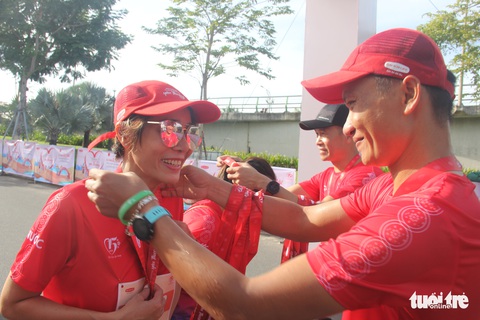 Lan tỏa yêu thương với những bước chạy Dai-ichi Life ở Đà Nẵng - Ảnh 4. Lan tỏa yêu thương với những bước chạy Dai-ichi Life ở Đà Nẵng - Ảnh 4.
