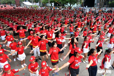 3.000 em nhỏ đồng diễn flashmob xác lập kỷ lục Việt Nam - Ảnh 1. 3.000 em nhỏ đồng diễn flashmob xác lập kỷ lục Việt Nam - Ảnh 1.