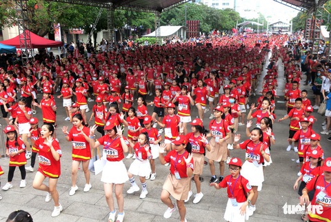 3.000 em nhỏ đồng diễn flashmob xác lập kỷ lục Việt Nam - Ảnh 2. 3.000 em nhỏ đồng diễn flashmob xác lập kỷ lục Việt Nam - Ảnh 2.