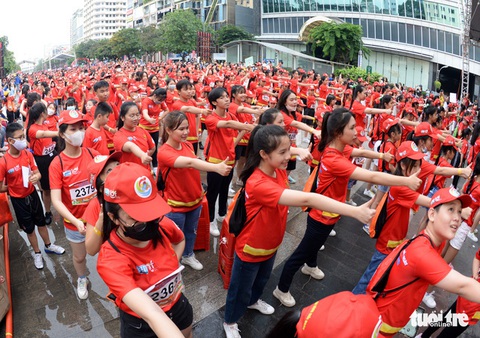 3.000 em nhỏ đồng diễn flashmob xác lập kỷ lục Việt Nam - Ảnh 3. 3.000 em nhỏ đồng diễn flashmob xác lập kỷ lục Việt Nam - Ảnh 3.