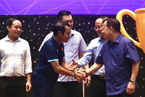 Giải đấu phong trào lớn nhất nước trở lại Bình Dương - Ảnh 2. Giải đấu phong trào lớn nhất nước trở lại Bình Dương - Ảnh 2.