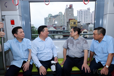 Kiểm tra metro Nhổn - ga Hà Nội chậm 7 năm, Thủ tướng nói: Vốn cấp đủ rồi, không có lý do để chậm - Ảnh 5. Kiểm tra metro Nhổn - ga Hà Nội chậm 7 năm, Thủ tướng nói: Vốn cấp đủ rồi, không có lý do để chậm - Ảnh 5.