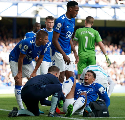 Ben Godfrey của Everton dính chấn thương kinh hoàng - Ảnh 2. Ben Godfrey của Everton dính chấn thương kinh hoàng - Ảnh 2.