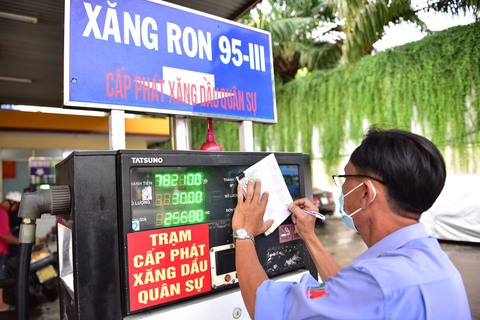 Tin sáng 8-8: Giá xăng có thể giảm tiếp; Giải ngân đầu tư công nhiều tỉnh vẫn thấp - Ảnh 1. Tin sáng 8-8: Giá xăng có thể giảm tiếp; Giải ngân đầu tư công nhiều tỉnh vẫn thấp - Ảnh 1.