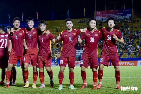 U19 Việt Nam lội ngược dòng thắng U19 Malaysia - Ảnh 1. U19 Việt Nam lội ngược dòng thắng U19 Malaysia - Ảnh 1.