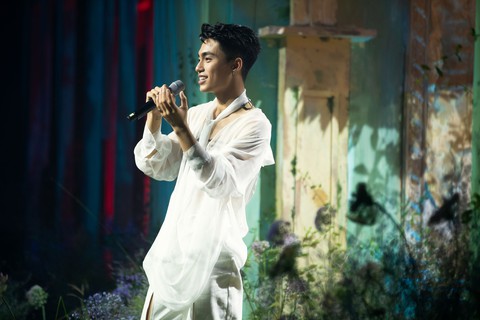Em trai Sơn Tùng thiệt biết đùa, ra mắt bằng MV Quên anh đi - Ảnh 3. Em trai Sơn Tùng thiệt biết đùa, ra mắt bằng MV Quên anh đi - Ảnh 3.