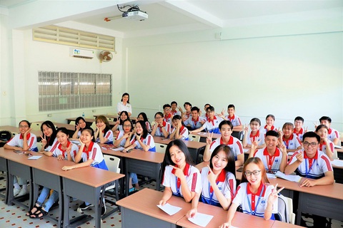 Học phí cao, chọn trường gần nhà cho khỏe, học hành như cơ sở chính - Ảnh 1. Học phí cao, chọn trường gần nhà cho khỏe, học hành như cơ sở chính - Ảnh 1.